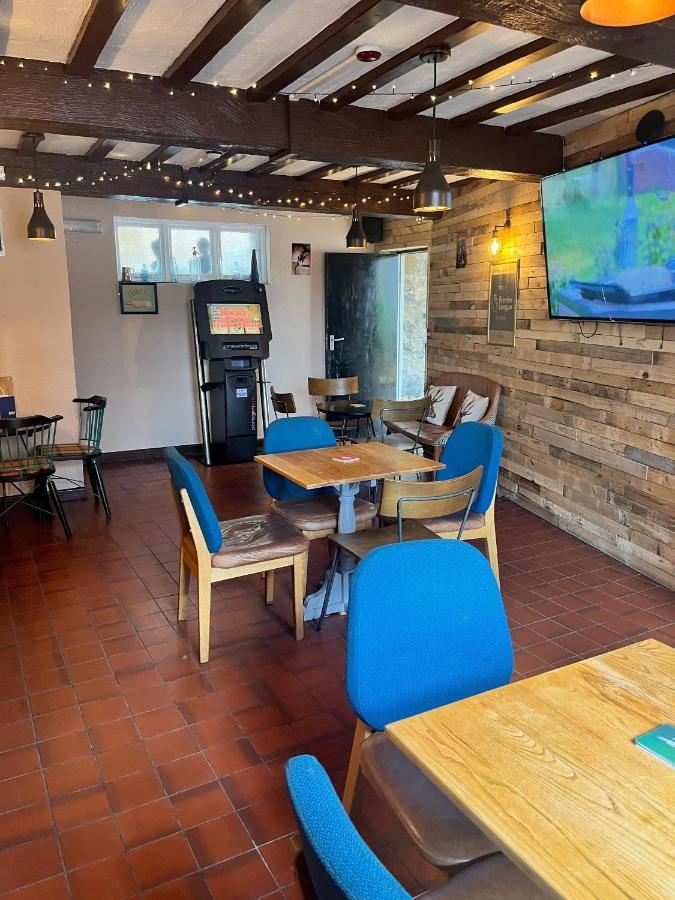 The Lion Hotel Llansantffraid-ym-Mechain Bagian luar foto