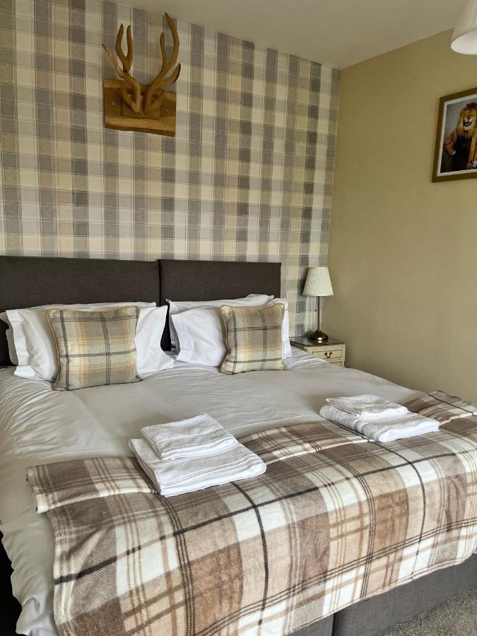 The Lion Hotel Llansantffraid-ym-Mechain Bagian luar foto